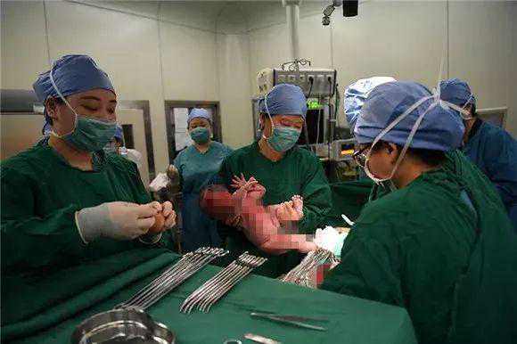 祝贺！31年后，中国大陆首例试管婴儿当妈妈了