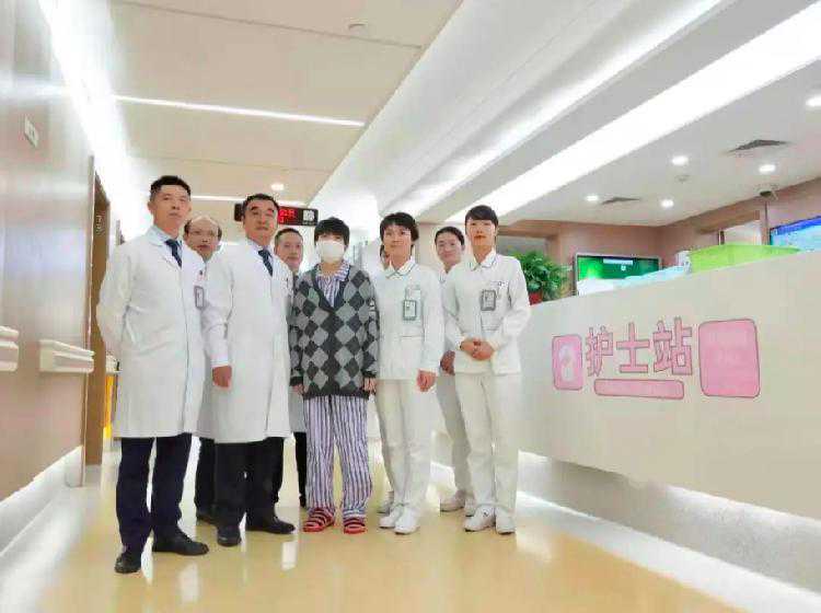 46岁供卵试管过程_超高龄、罕见病患者也能手术 中国科学院大学重庆医院外科
